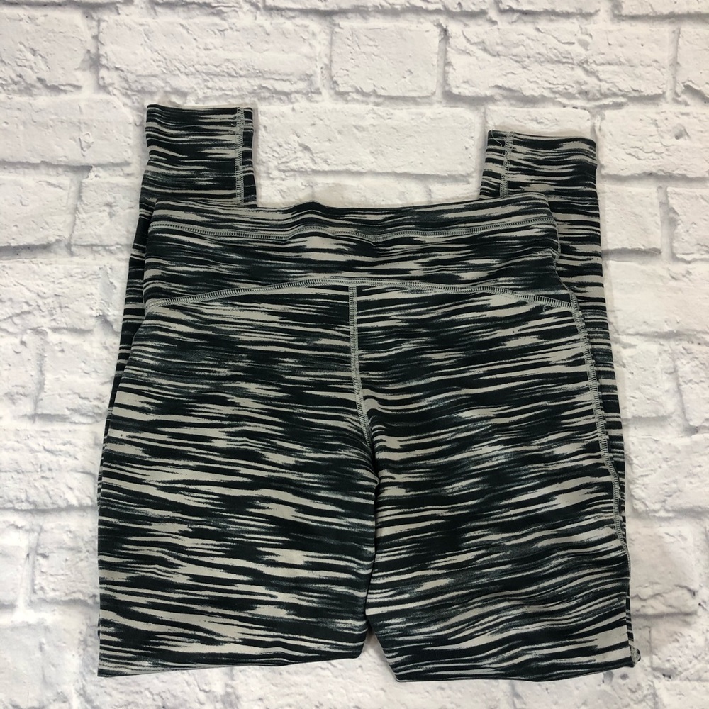 Nike Leggings Black/Gray. Zebra print. Size Small. Crop. Stretch - Picture 7 of 11